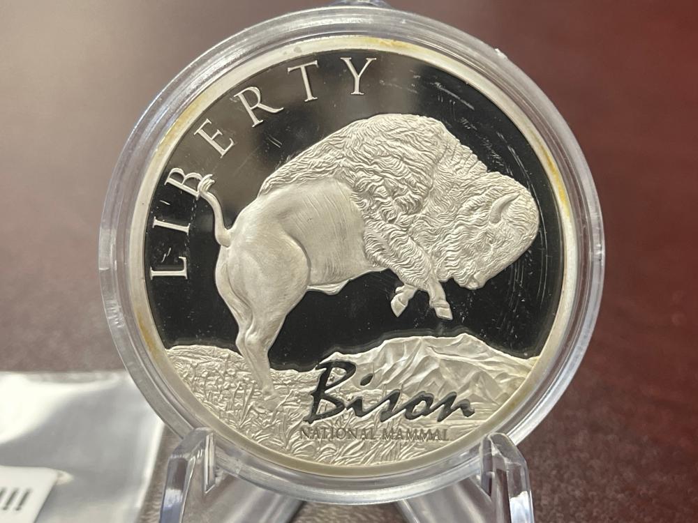 SILVER LAYERED BISON COMMEMORATIVE ROUND
