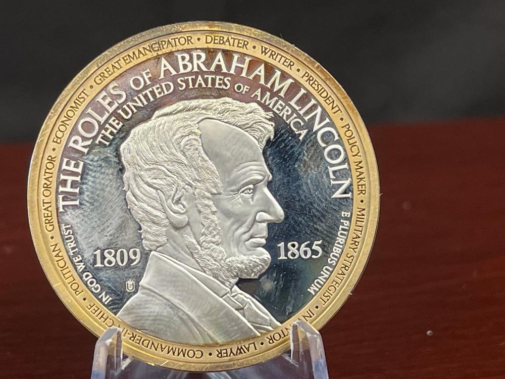 50MM GOLD AND SILVER LAYERED ABRAHAM LINCOLN COMMEMORATIVE ROUND