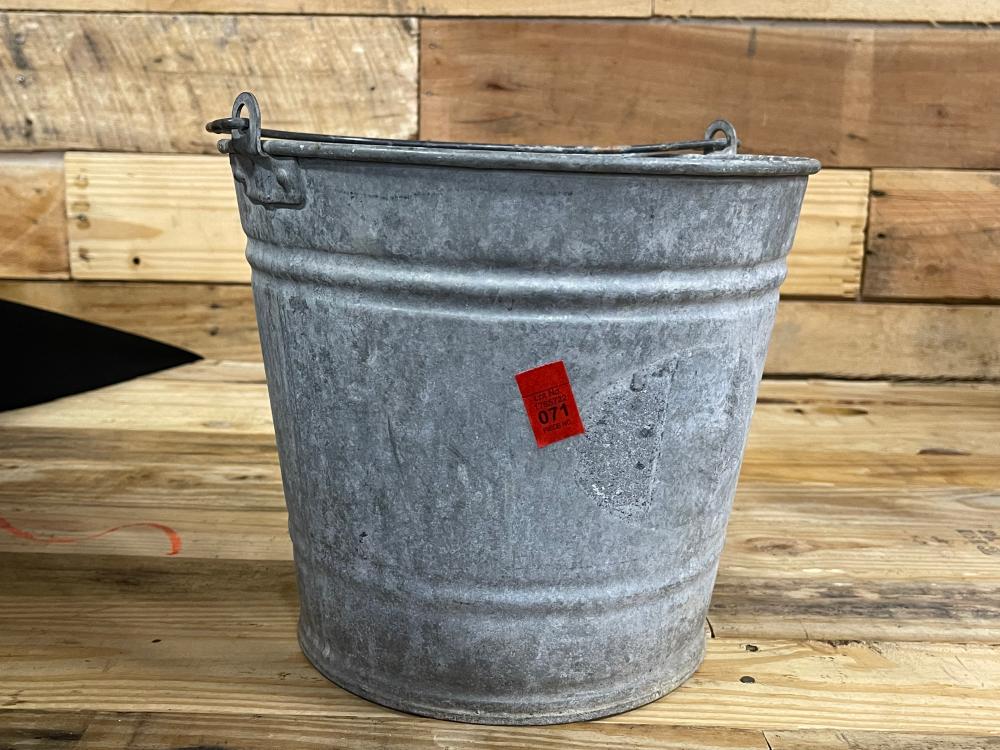 Metal Planter bucket