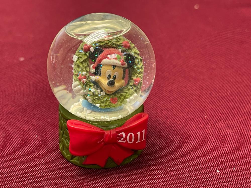 2011 Mickey Miniature snowglobe
