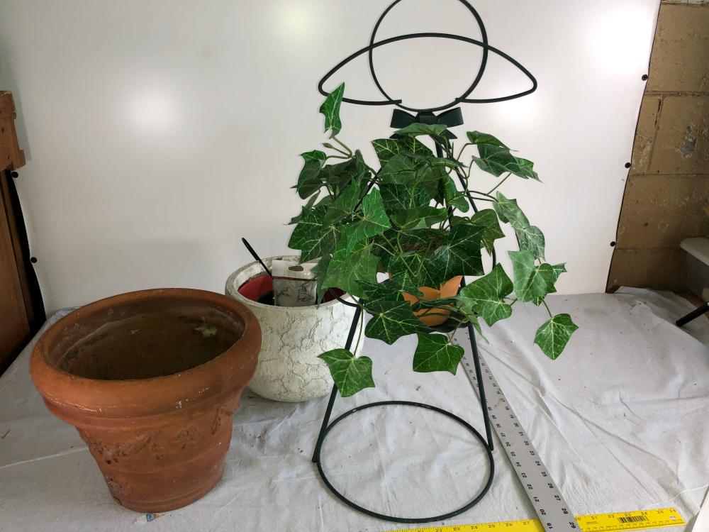 Lot of various pots and outdoor décor