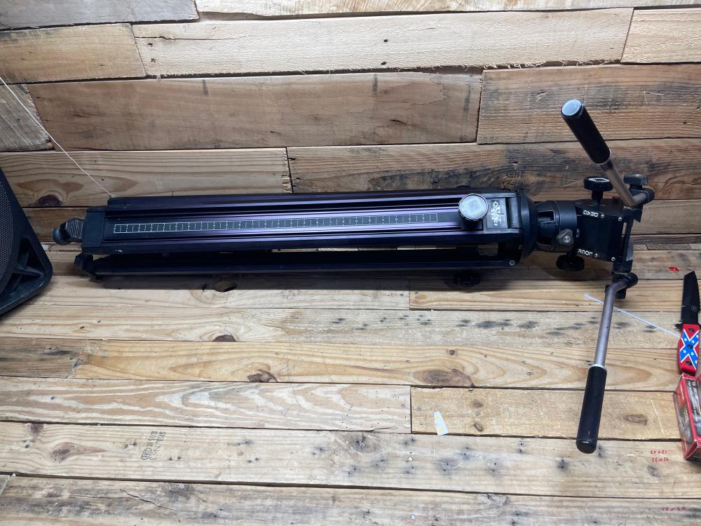 Very large Quickset heavy duty TV Camera 4-25085-8A tripod