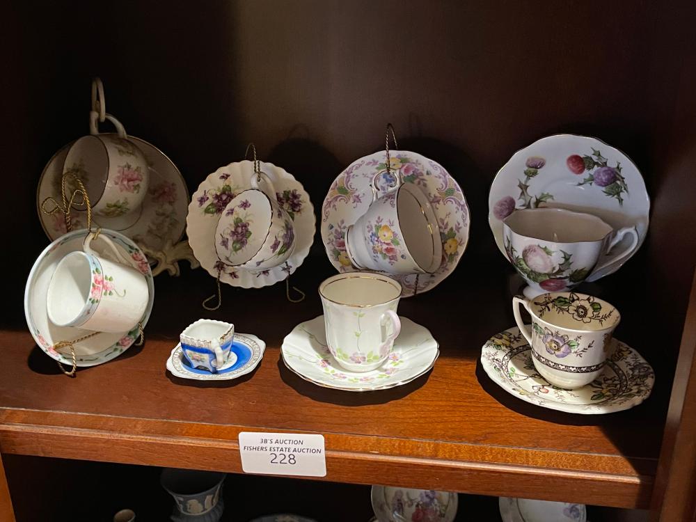 Shelf Lot of Décor