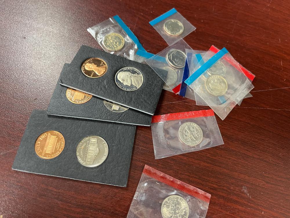 LOT OF VARIOUS PROOF AND UNC. COINS