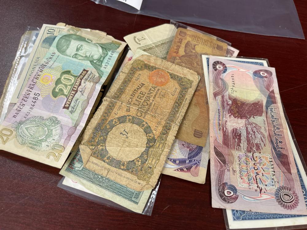 LOT OF VARIOUS VINTAGE FOREIGN CURRENCY