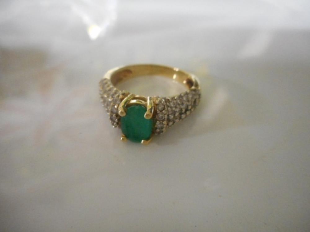 emerald and diamond Ring ye... image