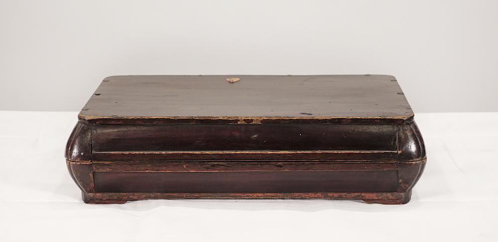 CLOTHES CASE - CHINA, SHANXÌ PROVINCE - LATE 19th CENTURY