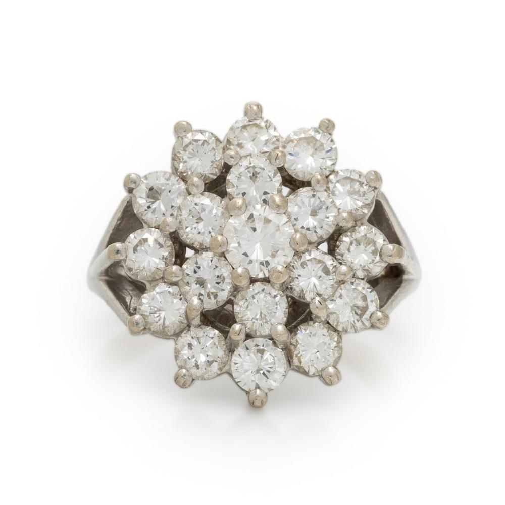 DIAMOND AND WHITE GOLD CLUS... image