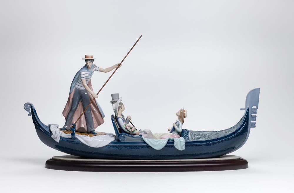 Lladro #1350 In The Gondola Porcelain Figural Group