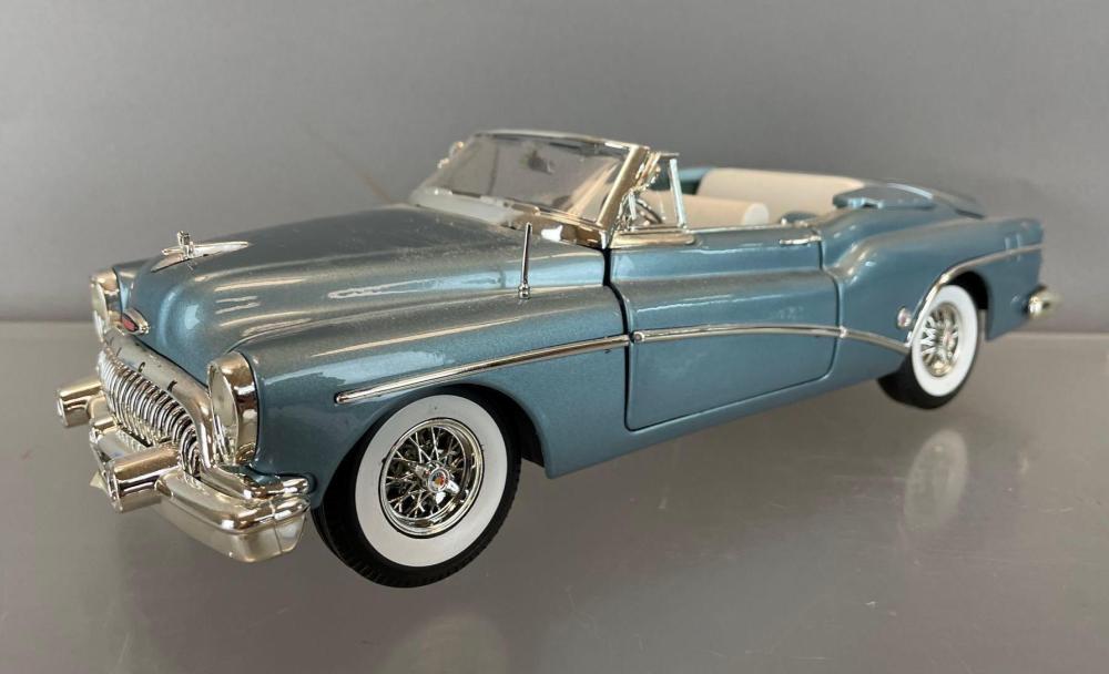 Motor Max 1953 Buick Skylark Convertible Die-Cast Vehicle