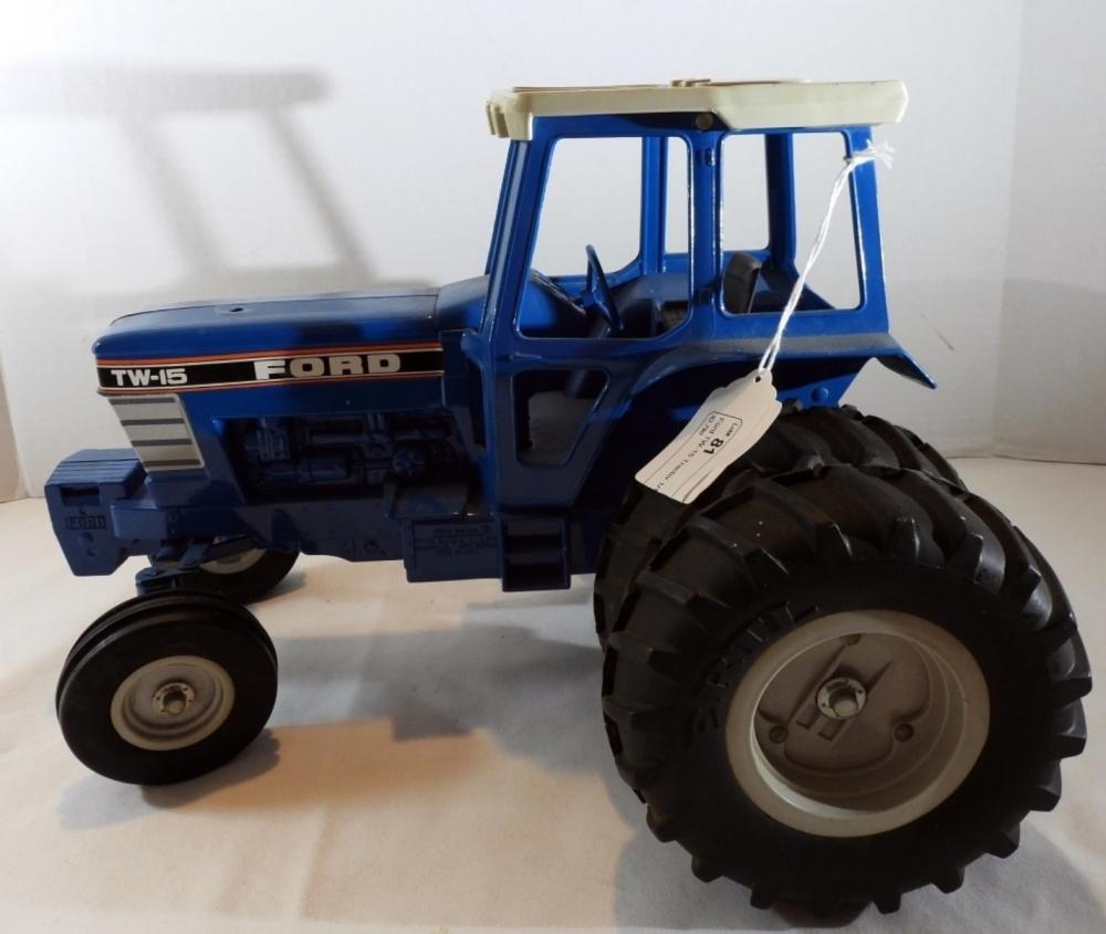 1980S FORD TW-15 TOY TRACTOR WITH EXTRA WHEELS
