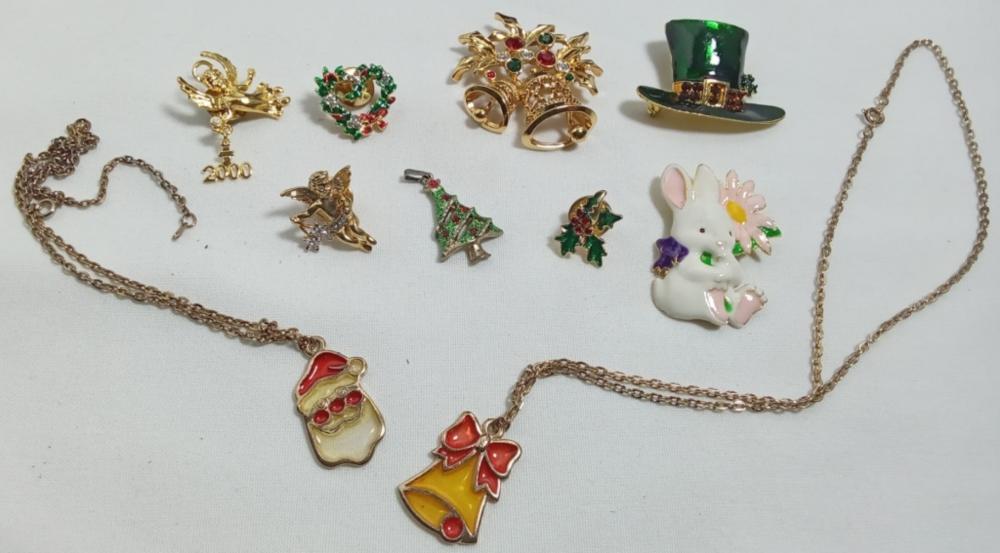 CHRISTMAS COSTUME JEWELRY LOT, 10 PIECES