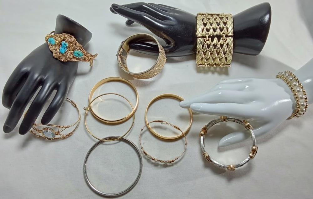 11 BRACELET LOT, GOLD & SILVER-TONE