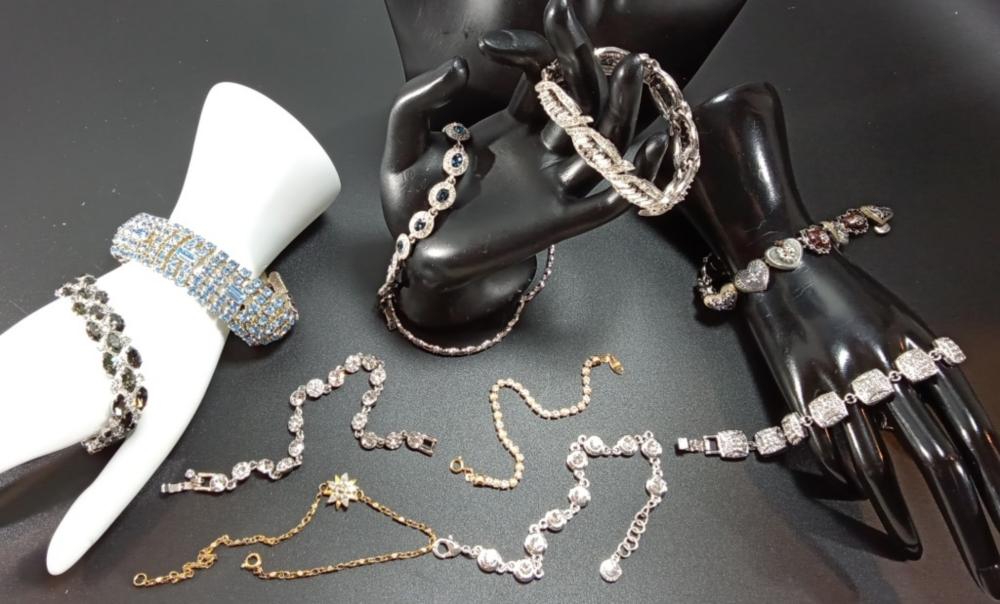 COSTUME JEWELRY LOT, 11 PIECES, SILVER & GOLD TONE