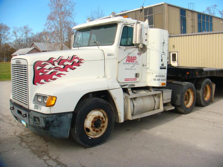 1999 Freightliner Day Cab w... image