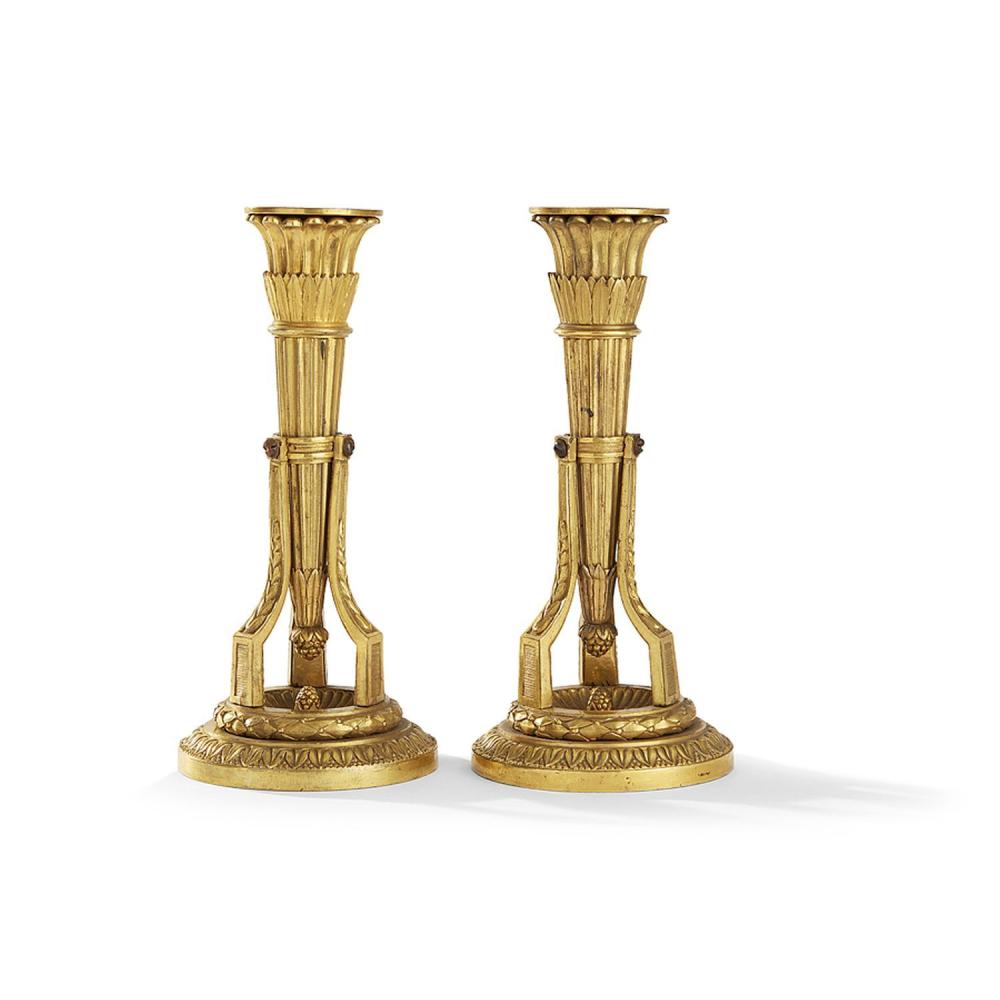 PAIRE DE PETITS FLAMBEAUX, D'APRÈS JEAN-LOUIS PRIEUR, STYLE LOUIS XVI, XIXe SIÈCLE