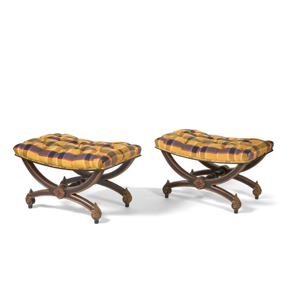 PAIRE DE TABOURETS CURULE DANS L'ESPRIT DE LA MAISON JANSEN, VERS 1900