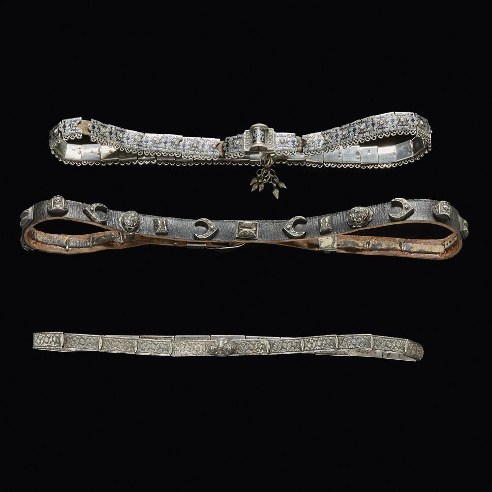 SUITE DE TROIS CEINTURES