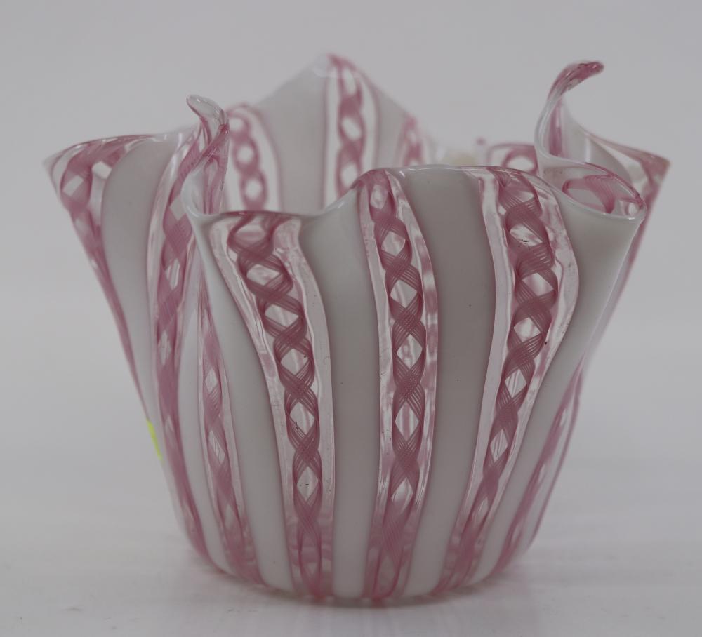 FRILLED TOP PINK & WHITE BOWL