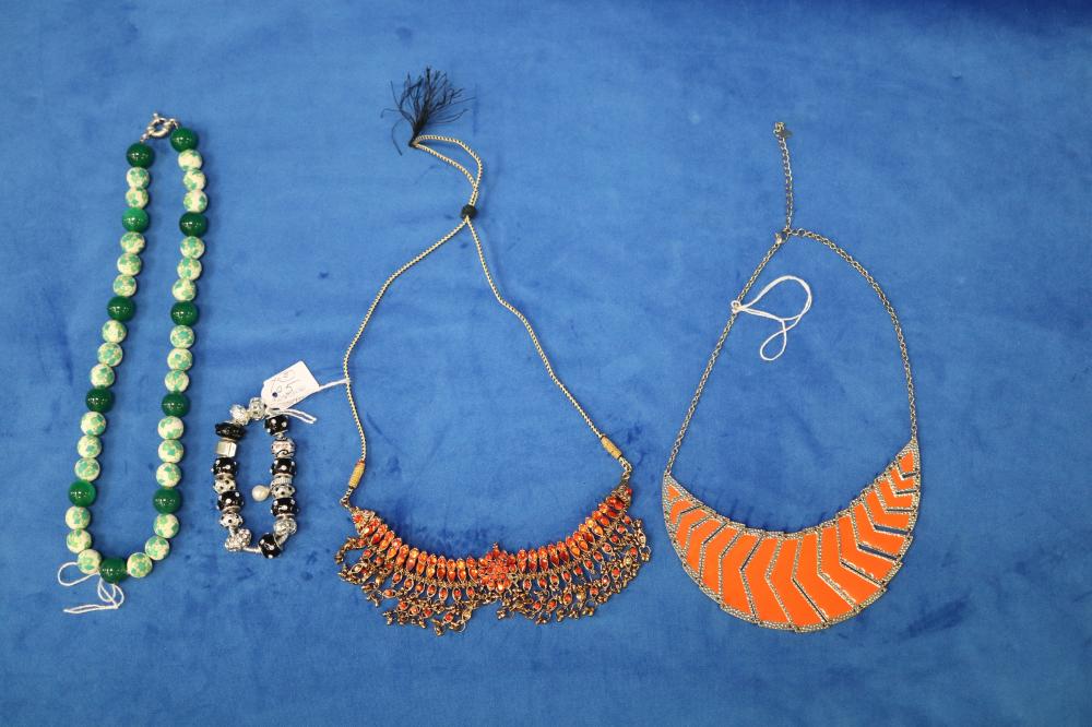 GREEN GLASS NECKLACE, & QTY OF OTHER DECORATIVE NECKLACES ETC.