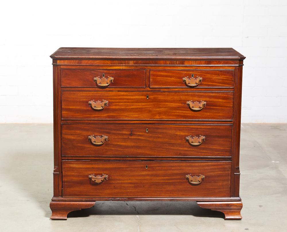 A George III mahogany chest of drawers fourth quarter 18th century height 37 1/4in (94.5cm); width 43in (109.5cm); depth 20 3/4in (53cm)