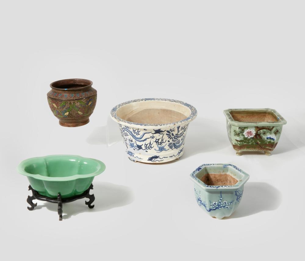 Five Chinese ceramic, bronze and glass vessels
