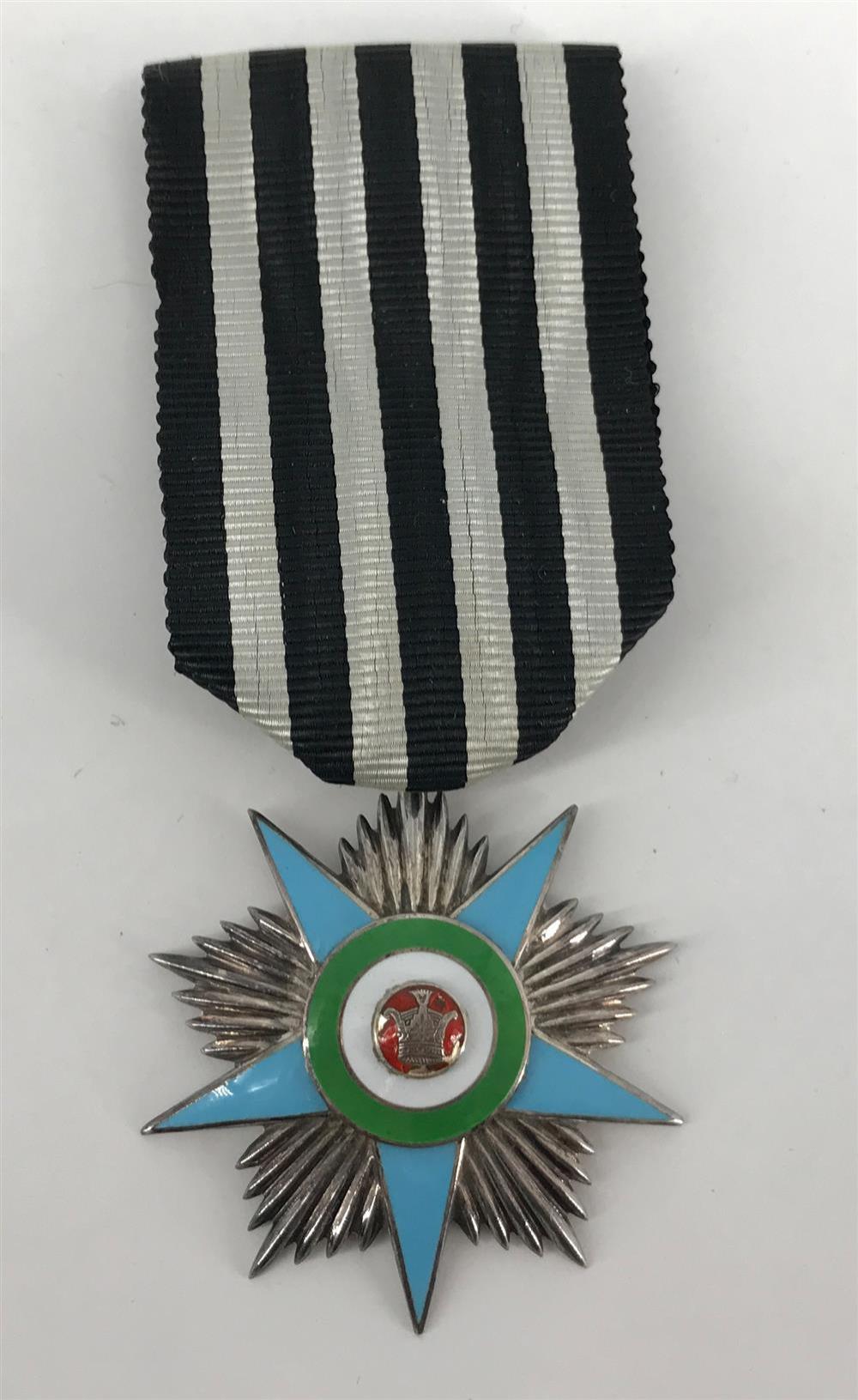 VINTAGE MILITARY MEDAL