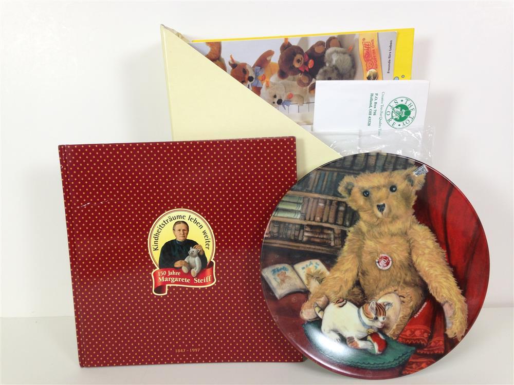 STEIFF CLUB GIFT MEMBERSHIP KIT. INCLUDES 2008 MINIATURE WHITE ALPACA BEAR, CLUB TEE SHIRT, COLLECTOR PLATE, MARGARETE STEIFF BIOGRA...