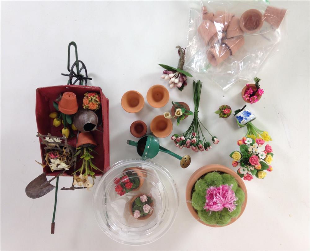 LOT MISCELLANEOUS DOLLHOUSE AND MINIATURE GARDENING ITEMS.