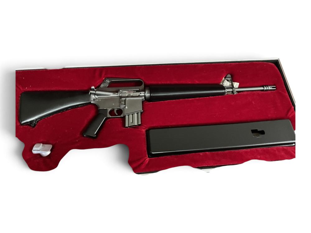 Miniature Salesman Sample Model of American M16A1 Automatic Rifle (Made in China) Non-Firing ********Background check is not required******