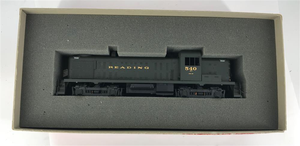WEAVER MODERN ERA O GAUGE #5003 READING LOCO MOTIVE IN BOX