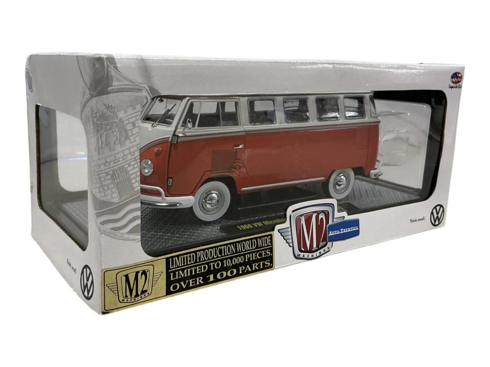 M2 Machines 1:24 Scale 1960 VW Microbus Deluxe USA Model Diecast