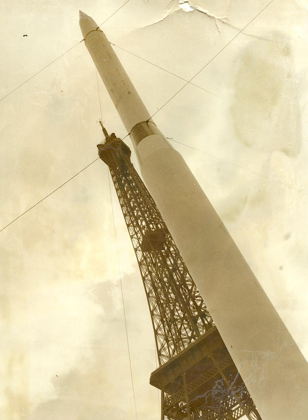 Antique / Vintage Photo Missile Vanguard Eiffel Tower, 1958