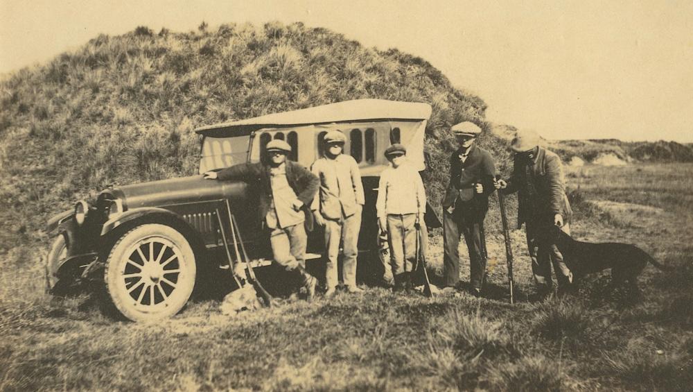 Antique / Vintage Photo Auto Car Hunters Dog