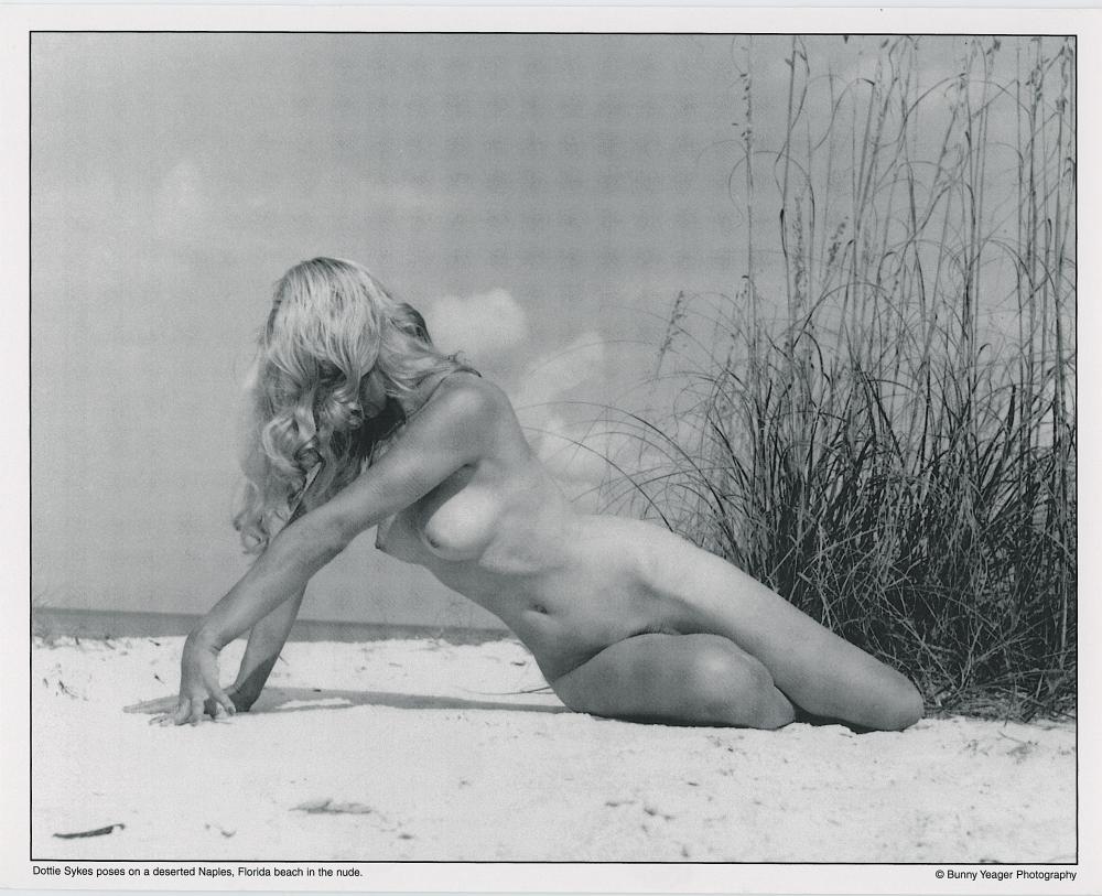 BUNNY YEAGER Vintage Pin Up Litho Model DOTTIE SYKES