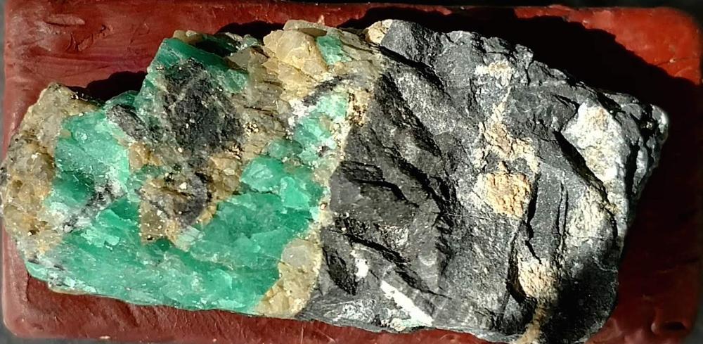 EMERALD ON MATRIX - Boyacá, Colombia, 0.8 Oz