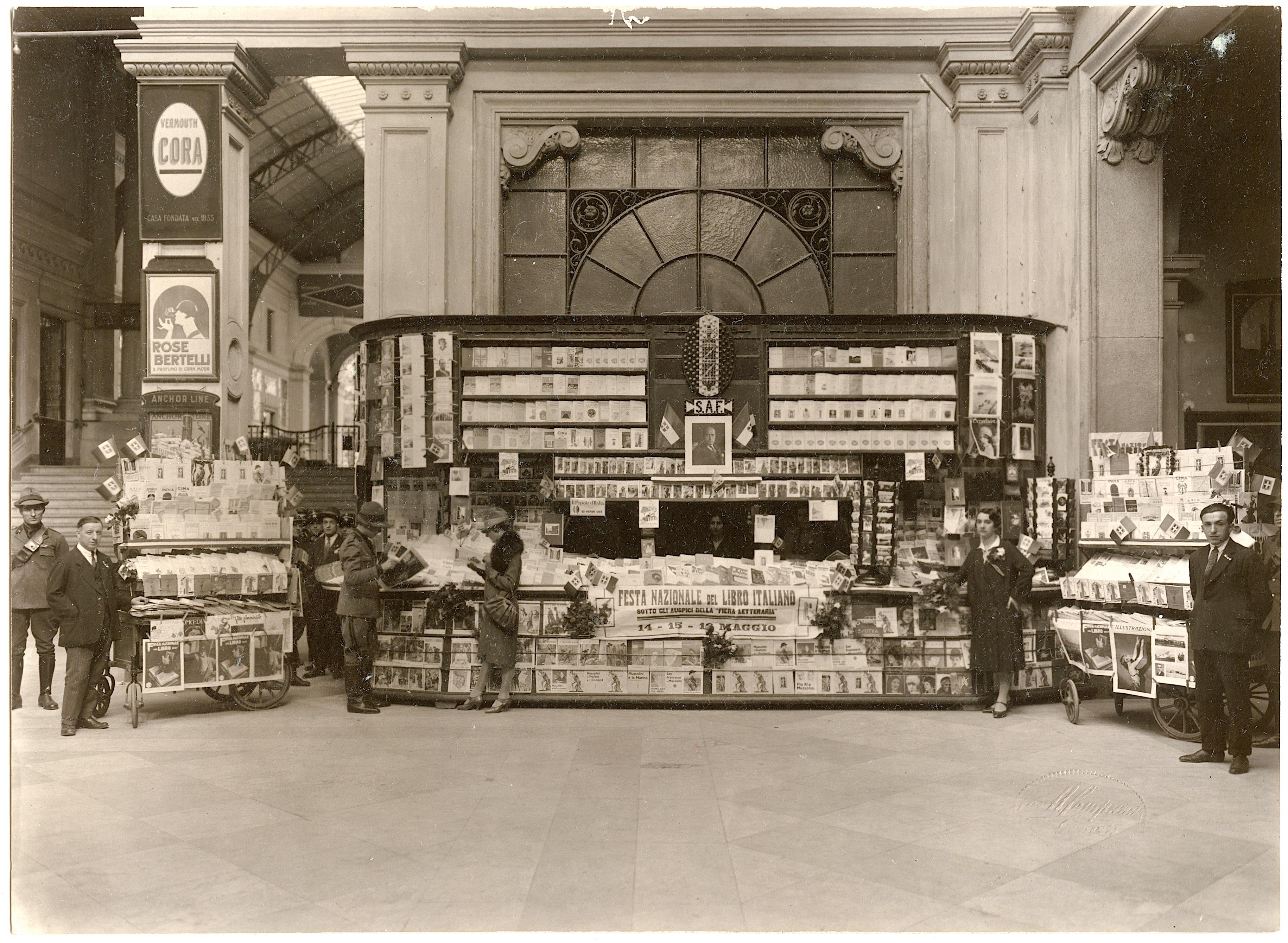 Original Rare Historical Photo Book Festival, Italy