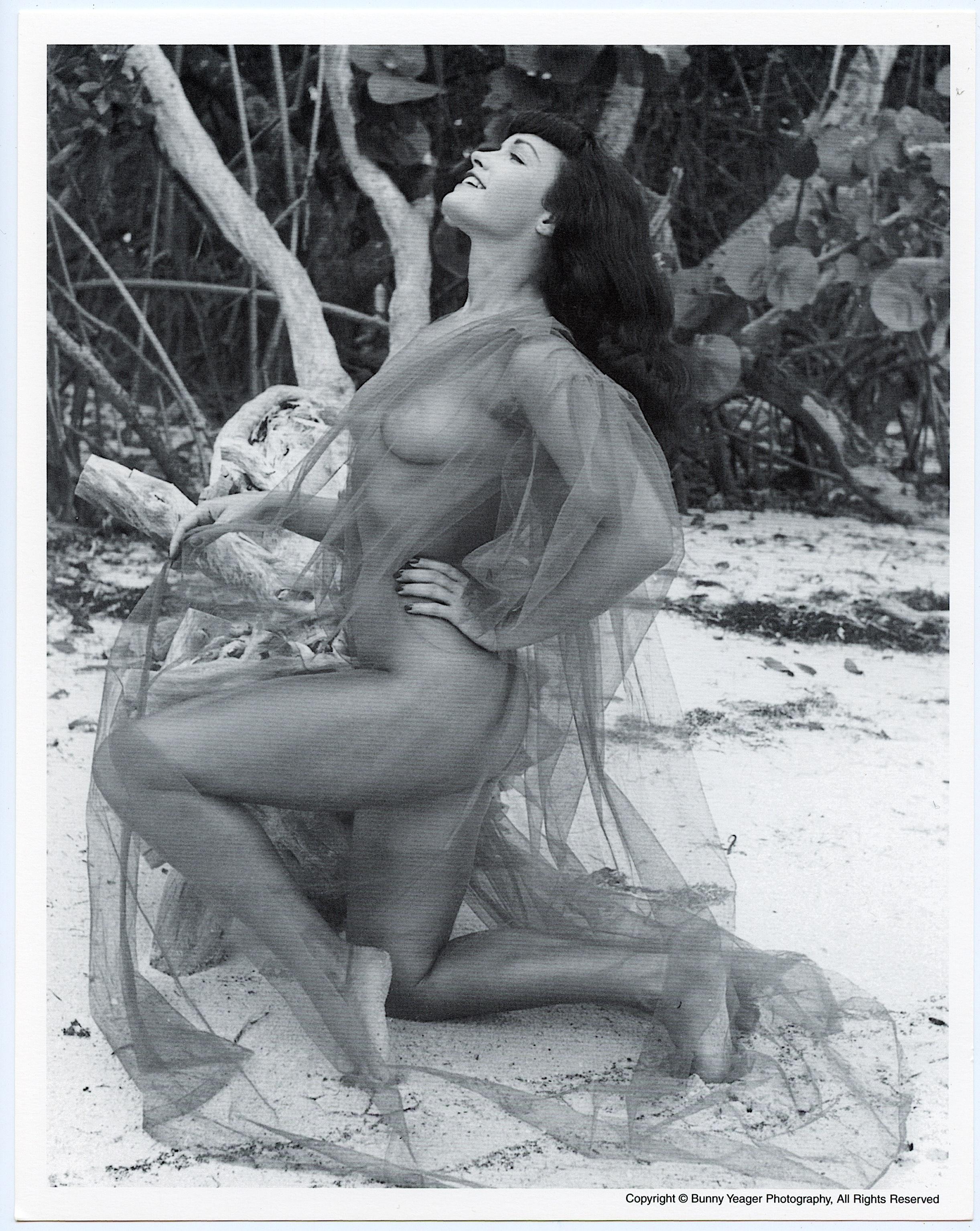 BUNNY YEAGER Vintage Pin Up Litho Model BETTIE PAGE