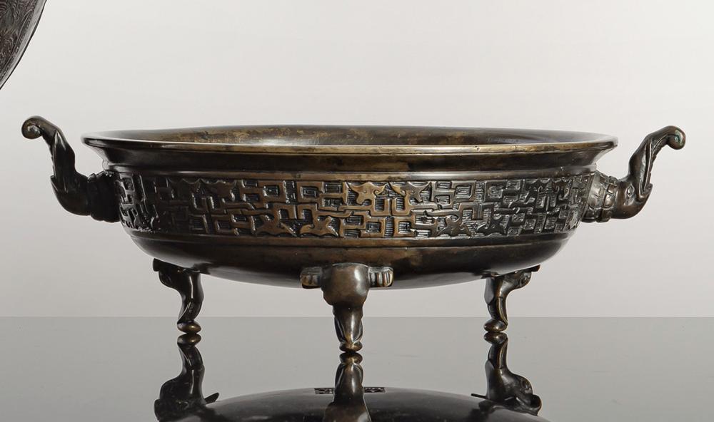 A BRONZE CENSER IN ARCHAIC STYLE WITH TWO ELEPHANT TRUNK HANDLES