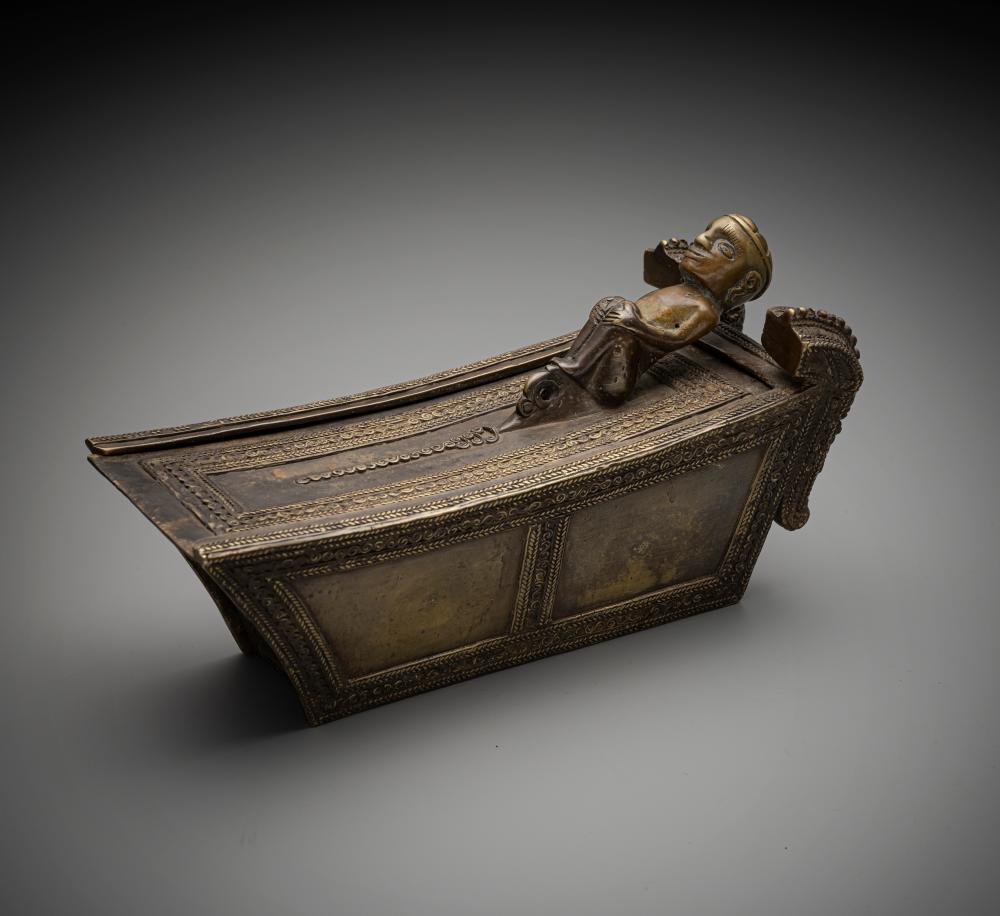 Container for heirlooms and jewellery, "hombung"