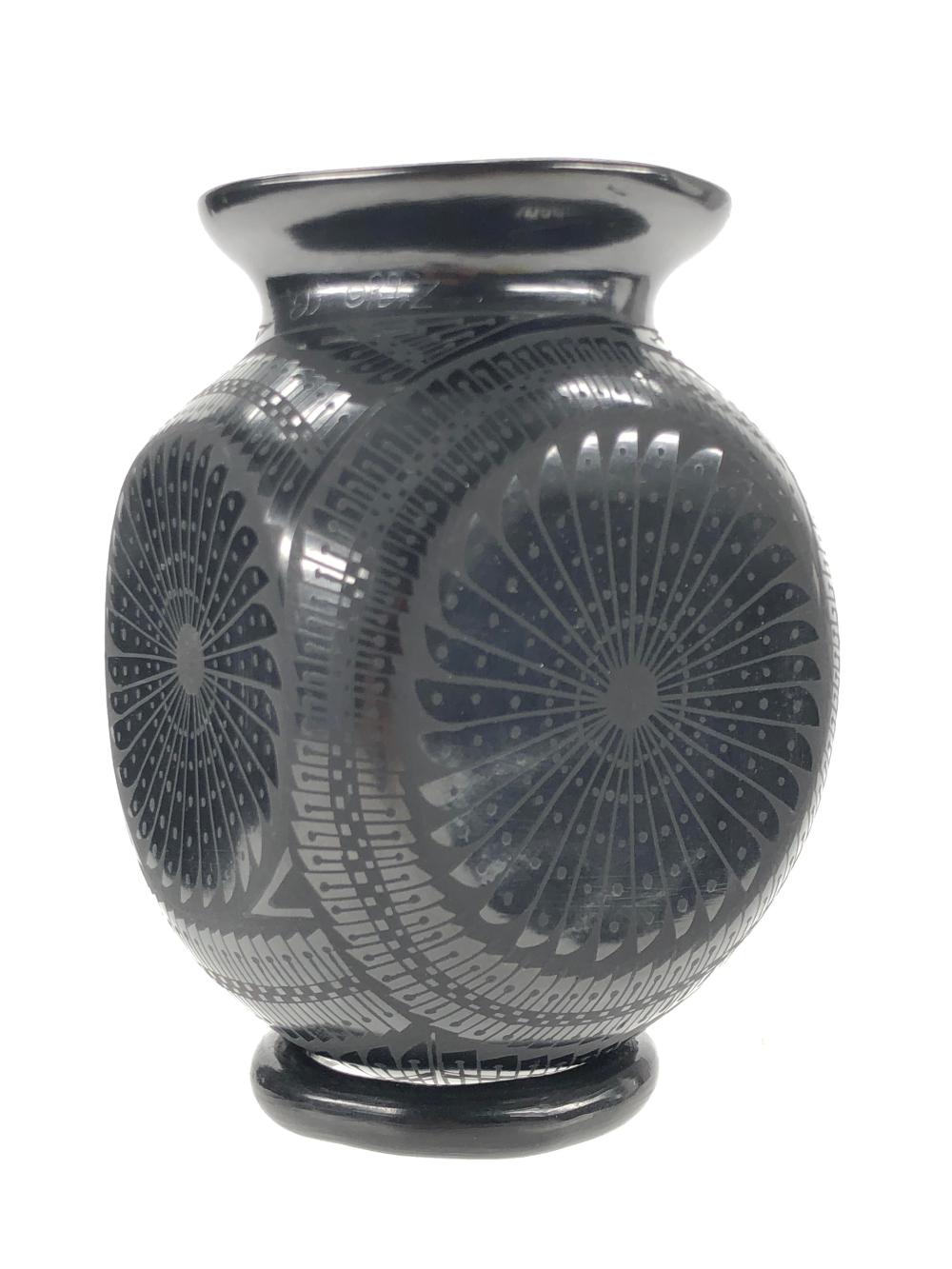 ELI ORTIZ MATA ORTIZ BLACK ON BLACK POTTERY OLLA