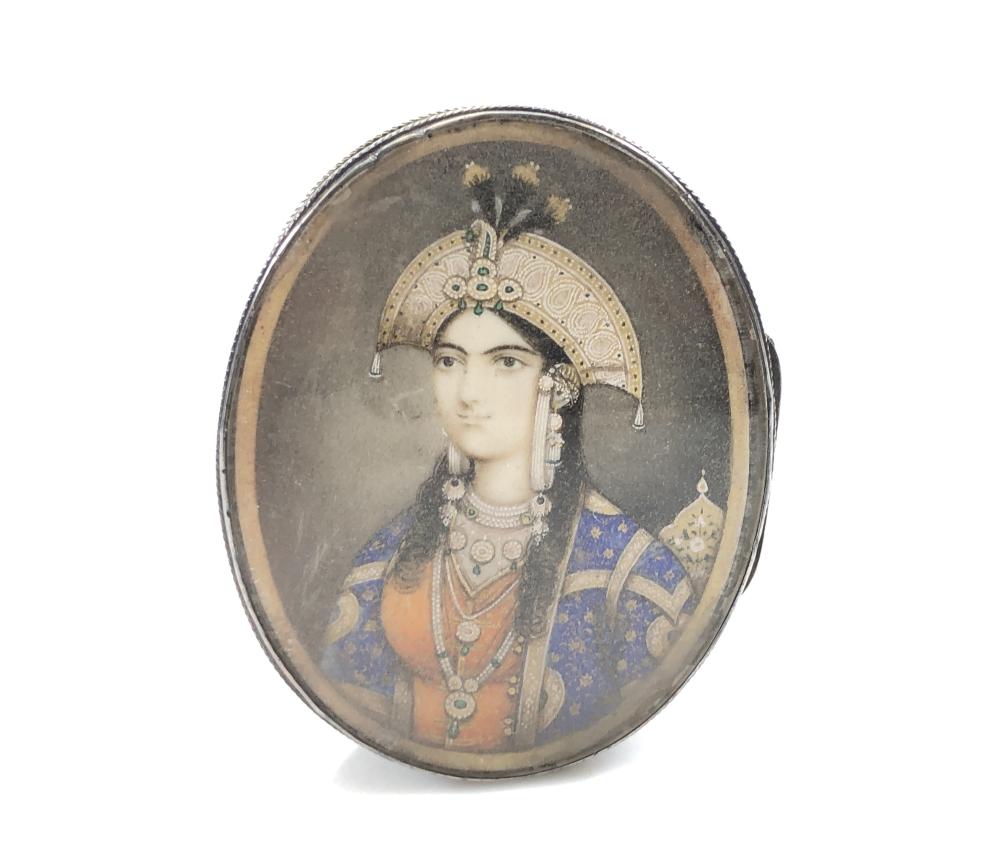 STERLING SILVER PORTRAIT OF MUMTAZ MAHAL TRINKET BOX
