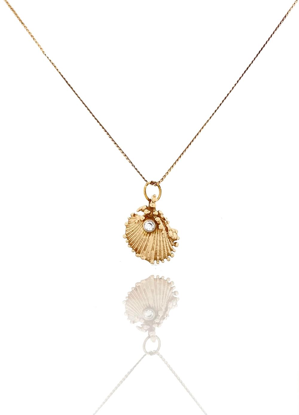 14K YELLOW GOLD DIAMOND SHELL PENDANT NECKLACE