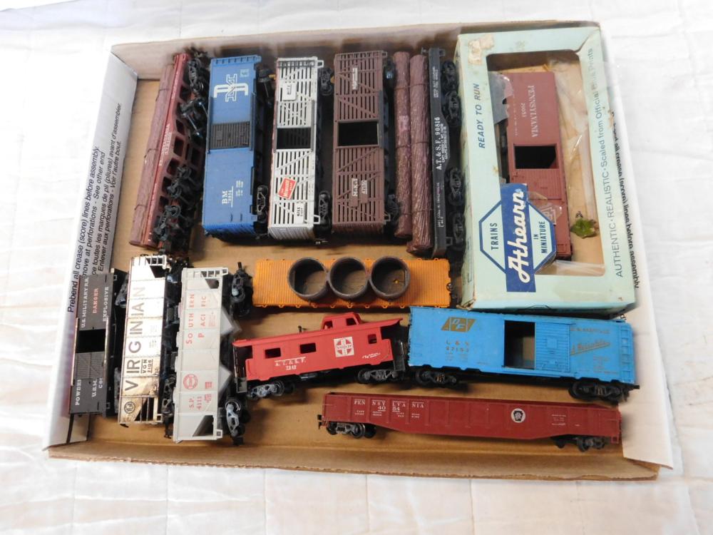 Lot Vintage HO Train Cars