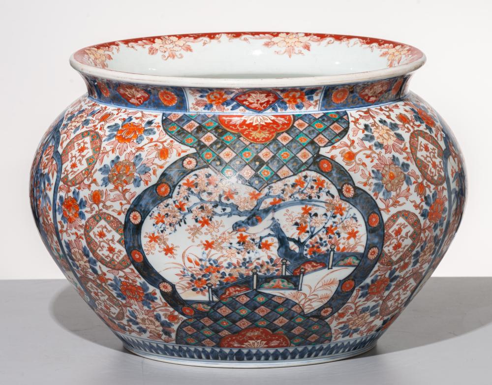 A fine Japanese Arita Imari planter, Meiji-period, H 31 - ø 46 cm