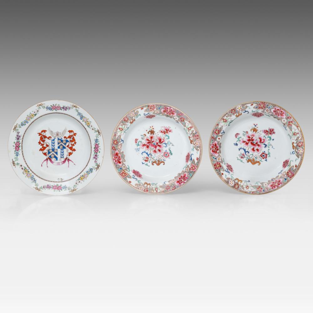 A Chinese famille rose export Armorial dish, 18thC - added a series of two famille rose 'Flower Bouquet' dishes, 18thC, ø 21,5 cm