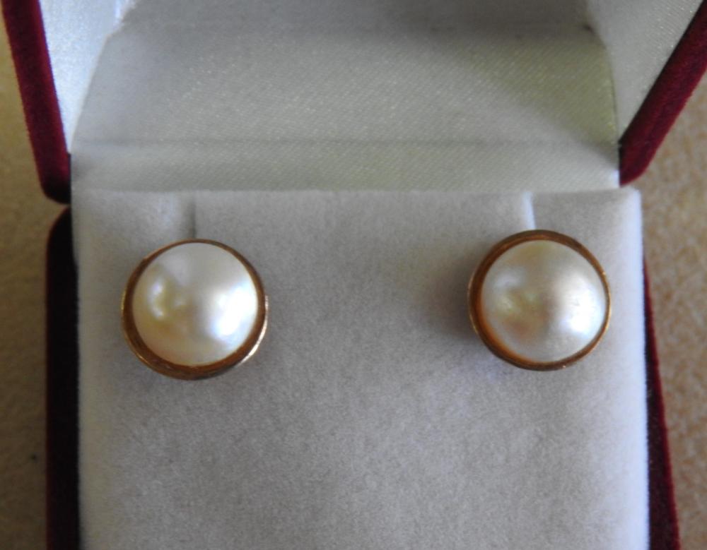 9ct Gold and Pearl Stud Earrings