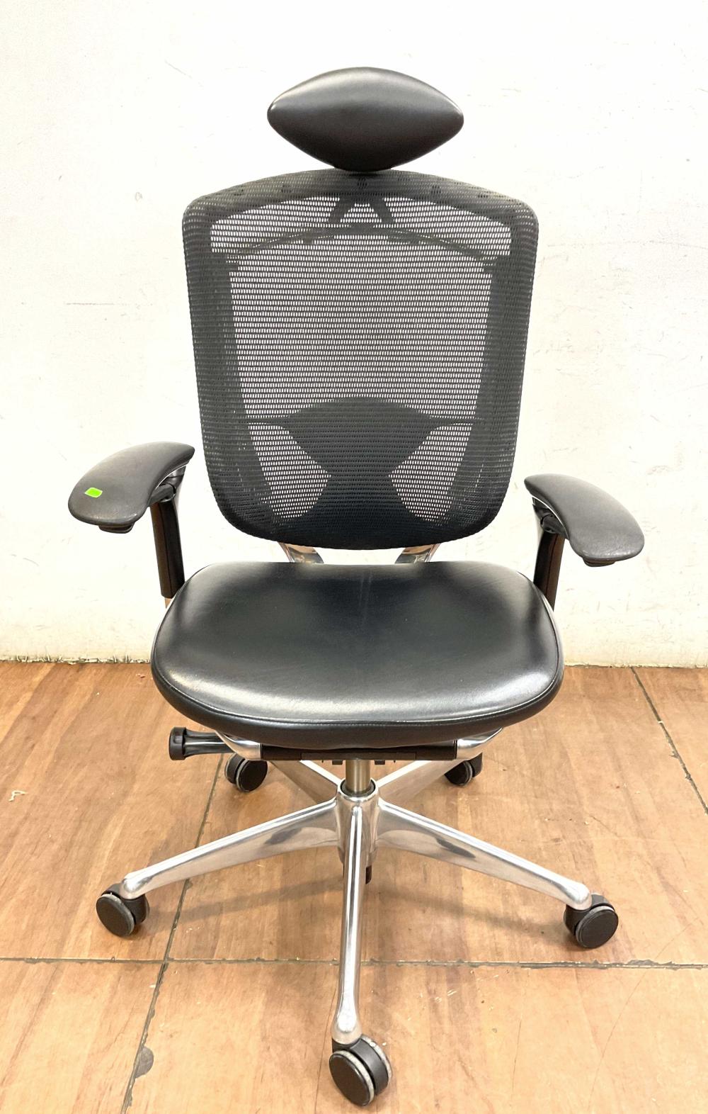 Modern Mesh Back Swivel Office Chair On Casters