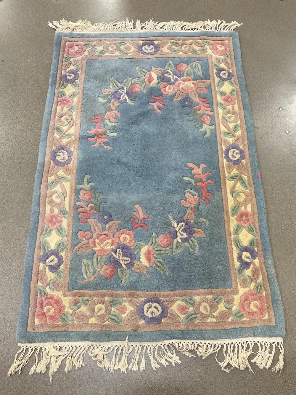 72in Traditional Floral Wool Fringed Area Rug