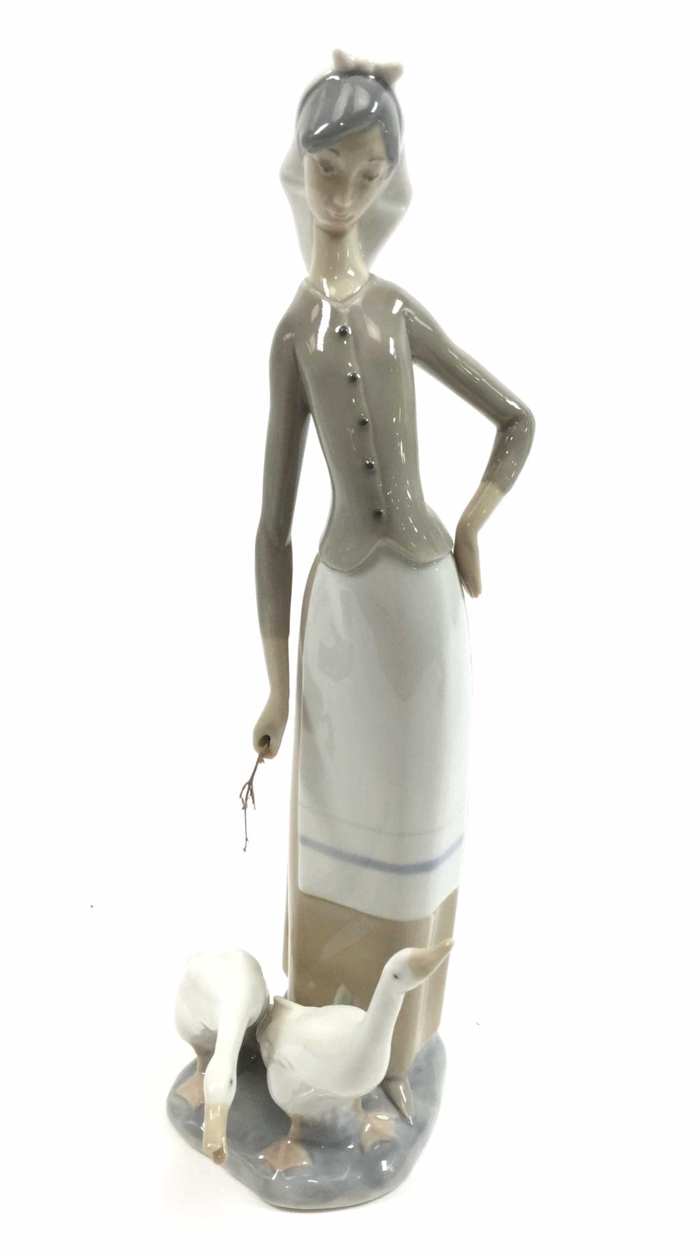 Lladro Porcelain Girl With Geese Figurine